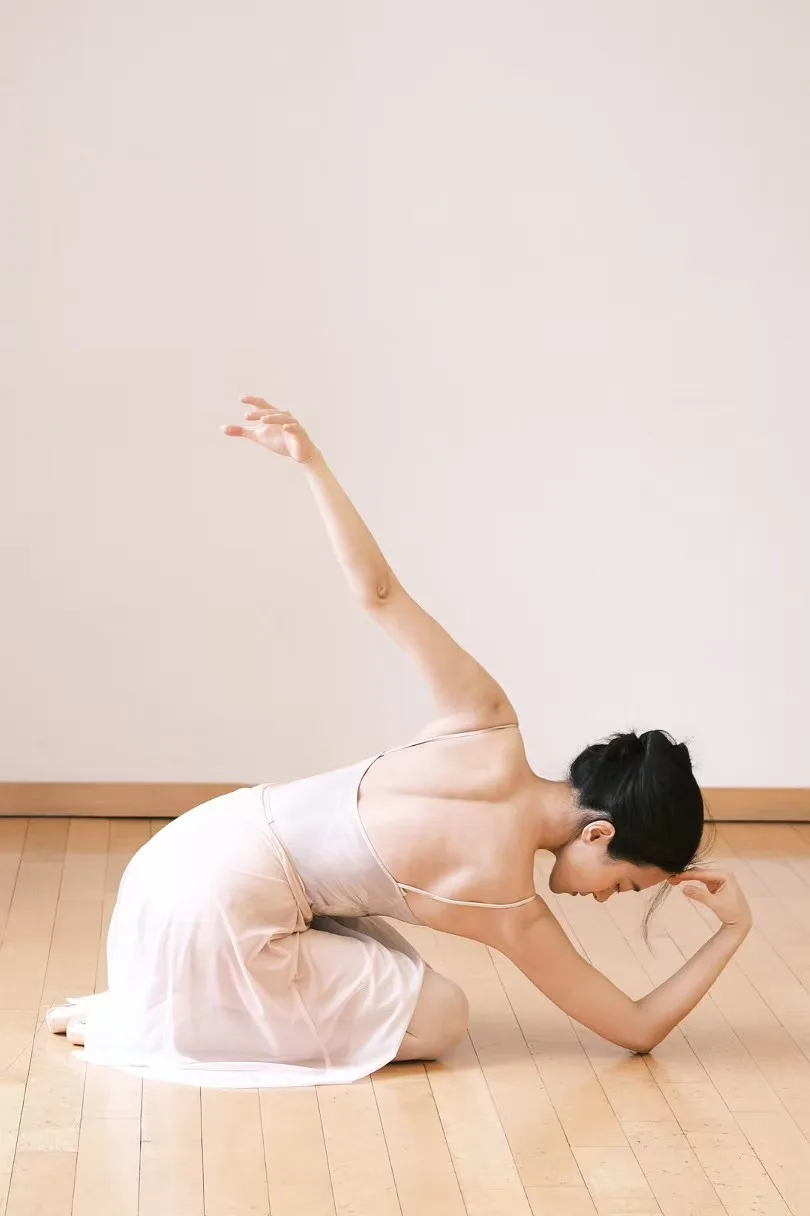 A reclining figure in a cream studio.