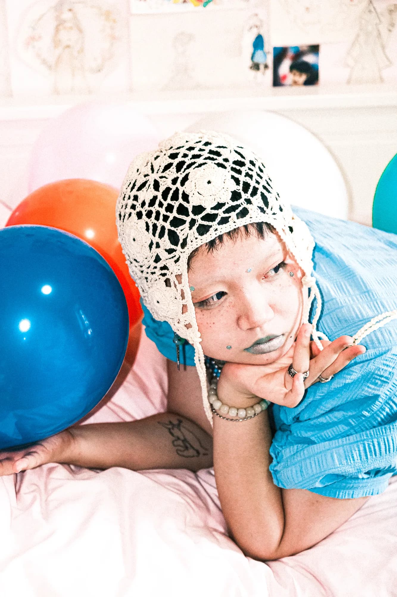 A blue outfit and colorful balloons.